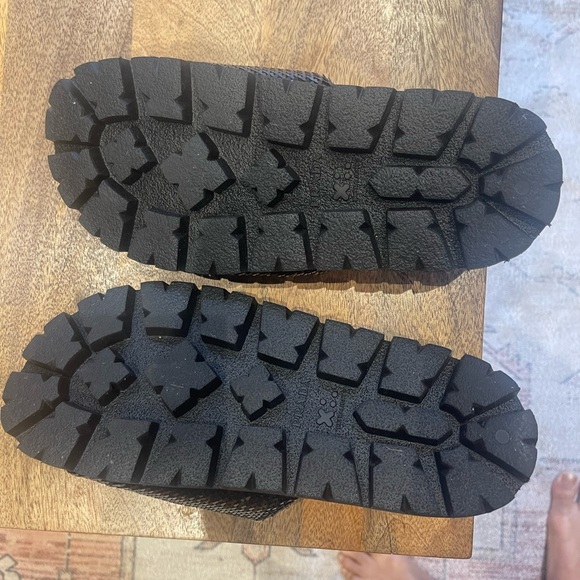 Prada sandals. Black. Never worn. Comes with box and duffel bag - Picture 2 of 5